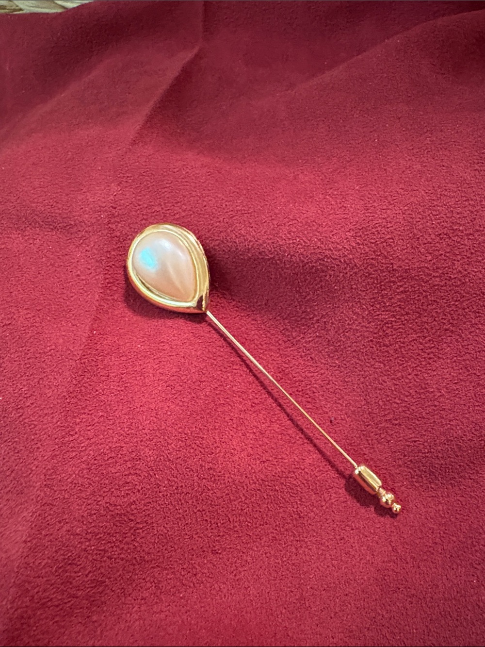 Elegant Gold Stick Pin with Teardrop Pearl Accent
